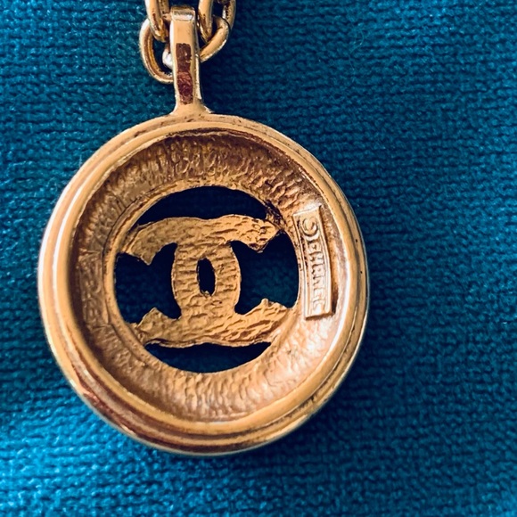 Authentic 16” Chanel Gold Vintage Necklace - Picture 8 of 9
